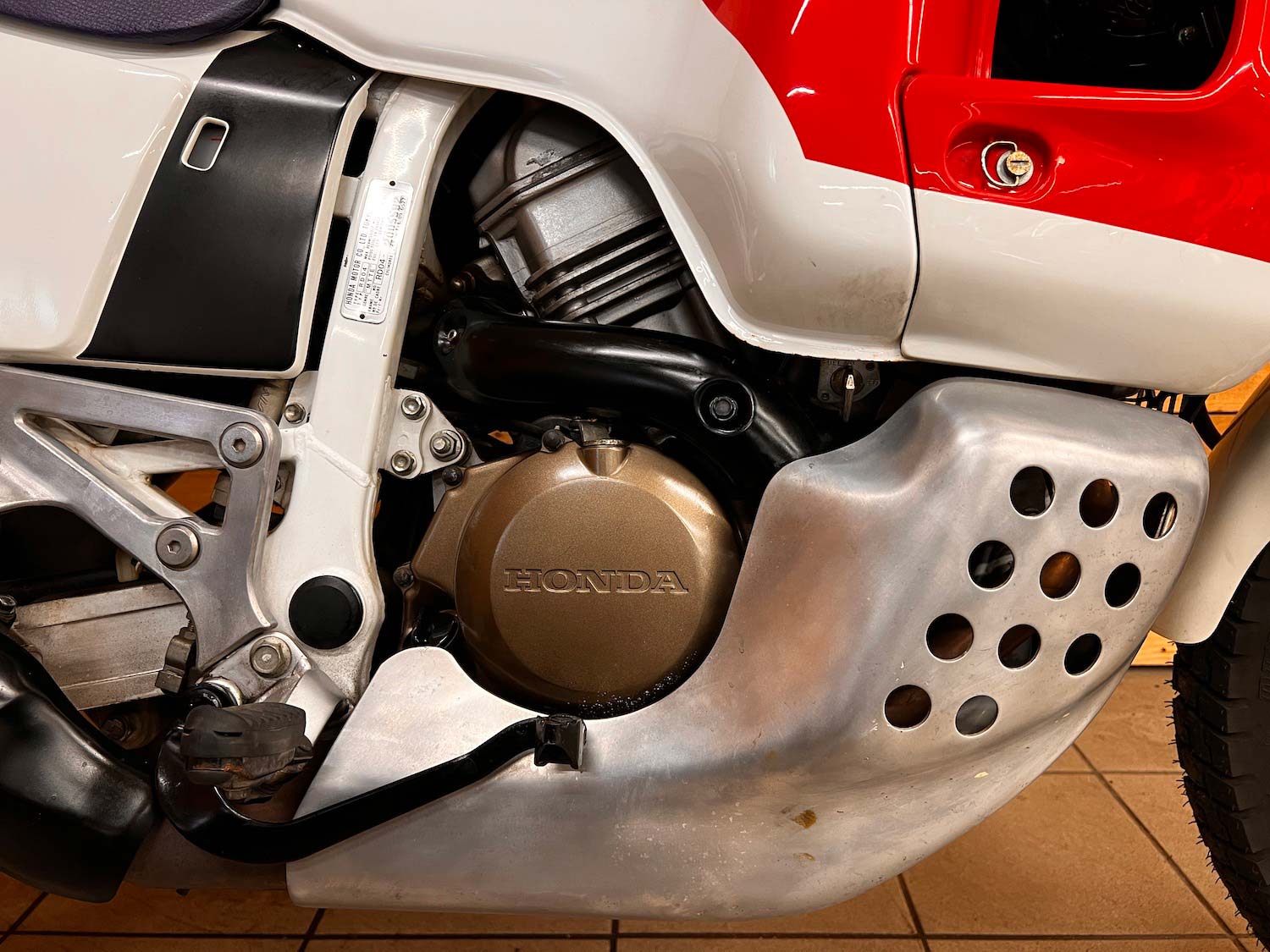 Honda_at_xrv750_cezanne_classic_Motorcycle_4-160.jpg