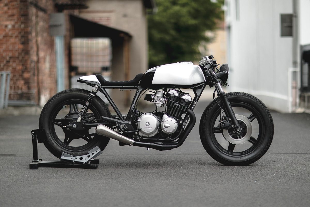 L’atelier allemand Hookie prépare la ’Black Swan’ Honda CB750 Cafe Racer