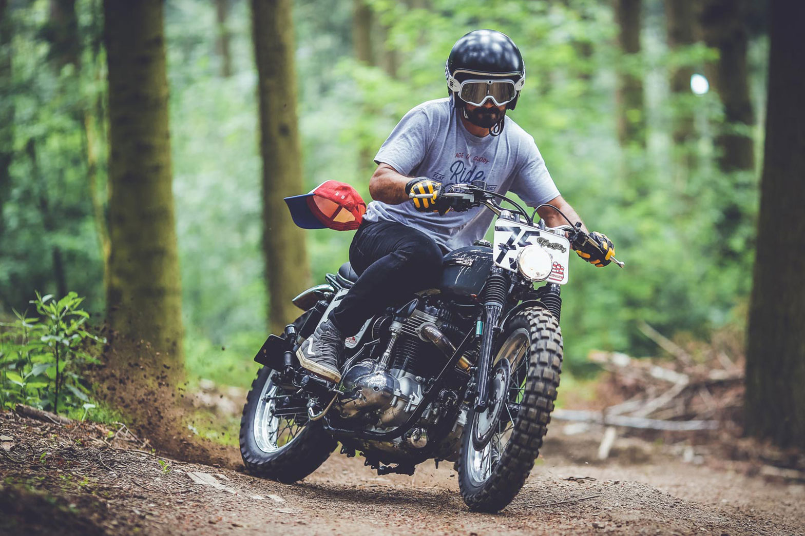 Équipement et accessoires moto style trail adventure