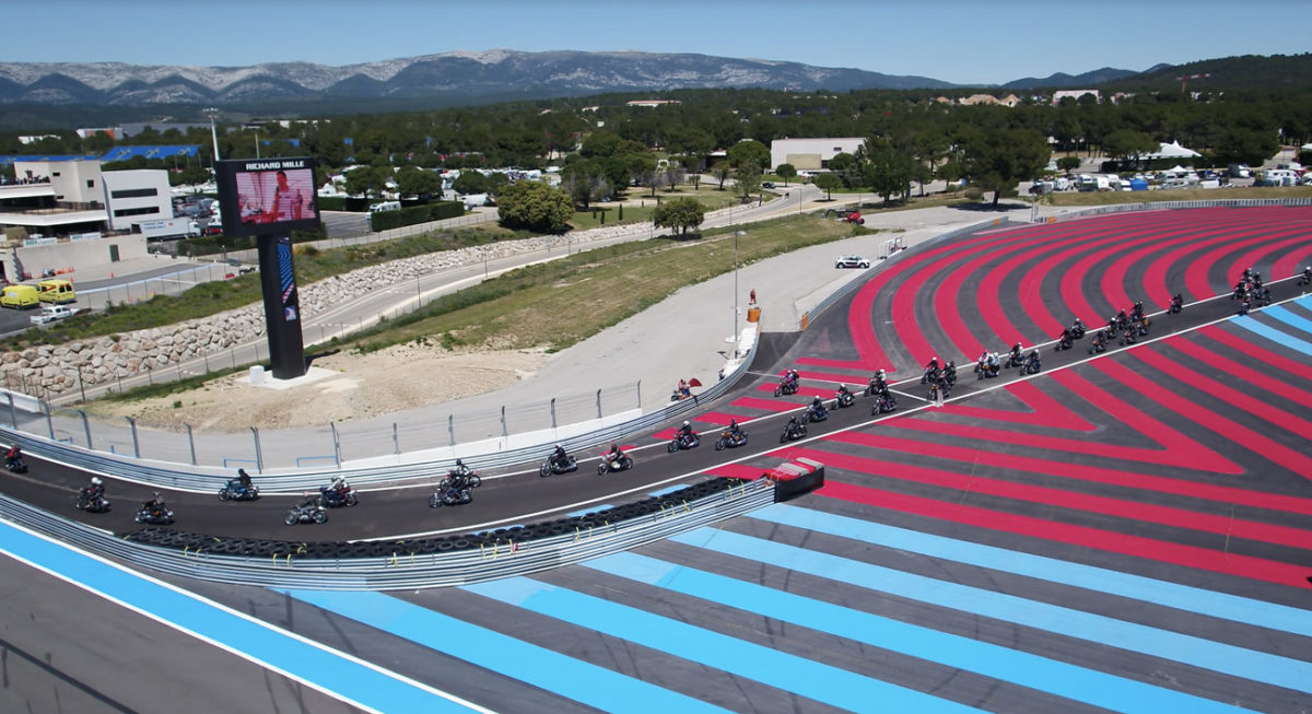 Plus de 250 Honda CB 750 se rejoignent sur le circuit Paul Ricard