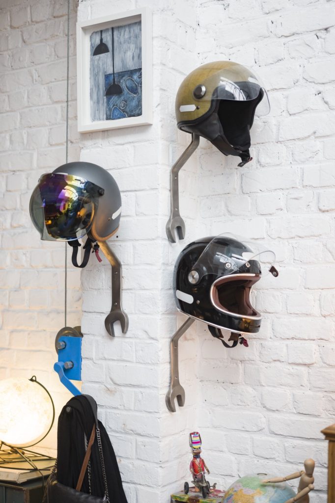 Support mural casques motos noir - RETIF