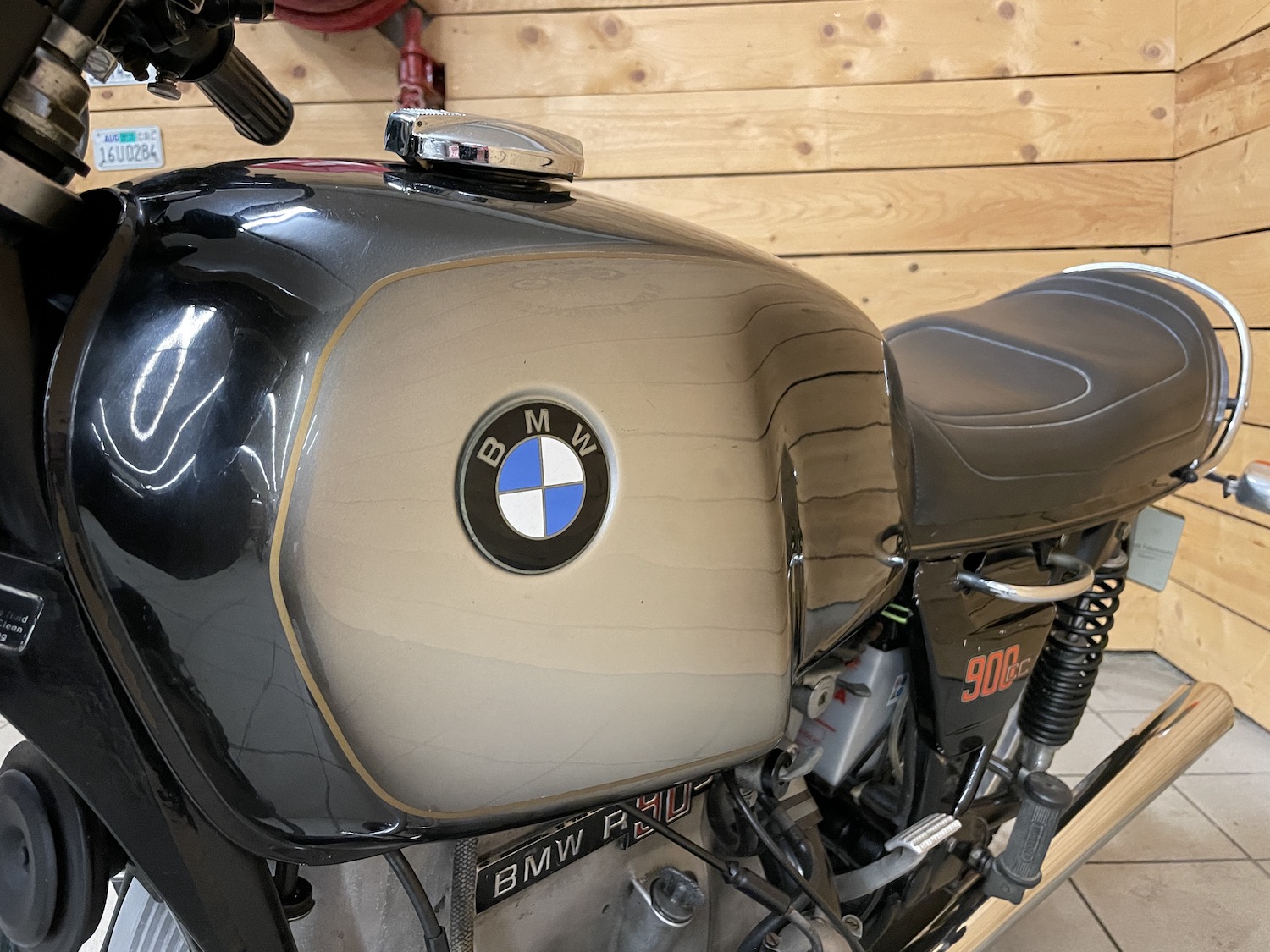 BMW_R90s_74_cezanne_classic_motorcycle_5_111-127.jpg