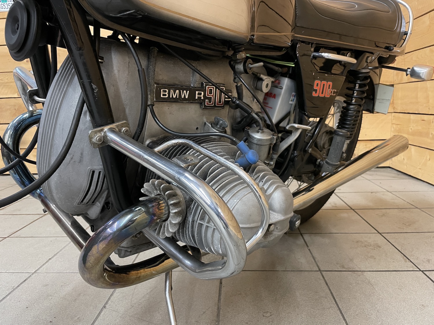 BMW_R90s_74_cezanne_classic_motorcycle_6_111-127.jpg