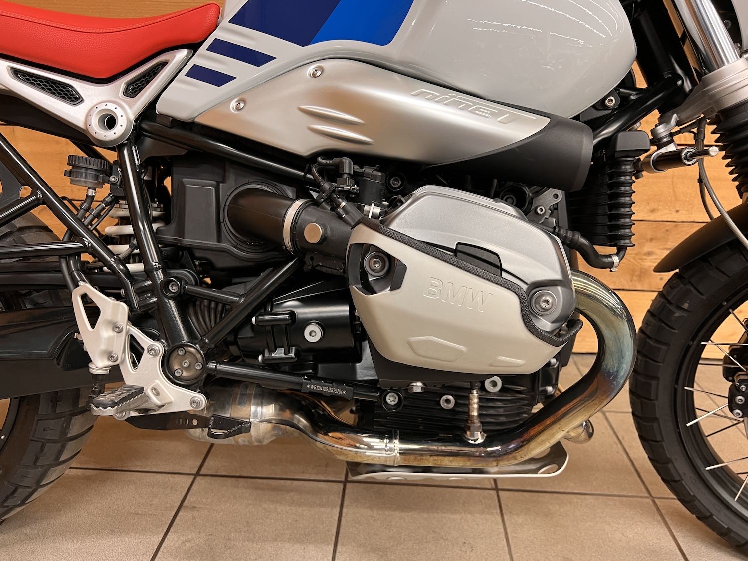 Bmw_nine_t_urbangs_cezanne_classic_4-181.jpg