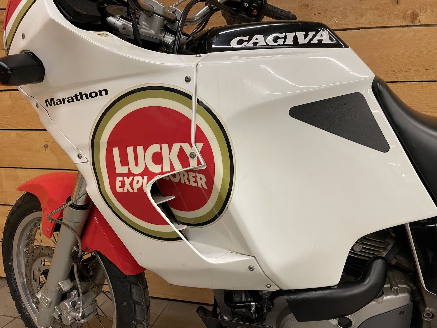 Cagiva_Elefant_750_Lucky_Explorer_1996_cezanne_classic_motorcycles_5-135.jpg