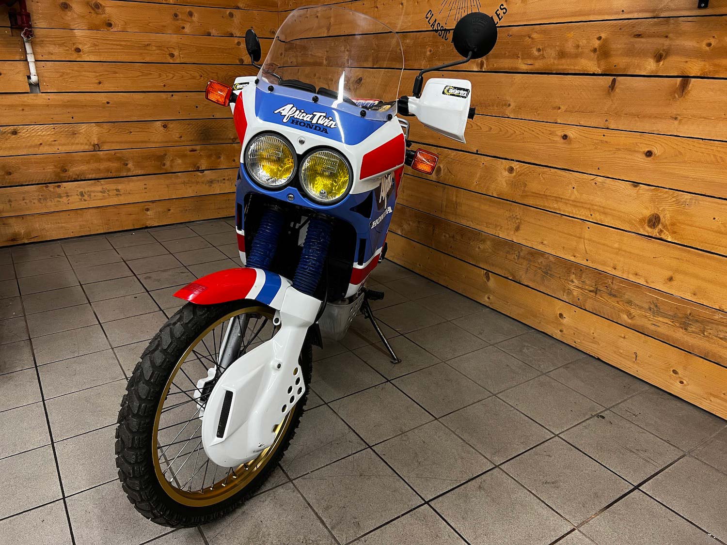 Honda_Africa_Twin_Cezanne_classic_motorcycle-153.jpg