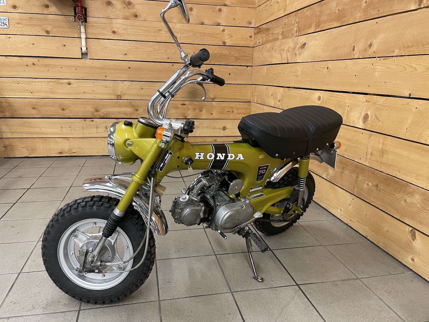 Honda_Dax_70_78_cezanne_classic_motorcycle_2-112.jpg