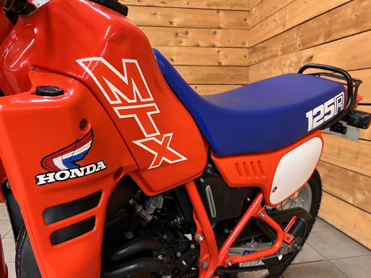Honda_MTX_125r_cezanne_classic_5-165.jpg