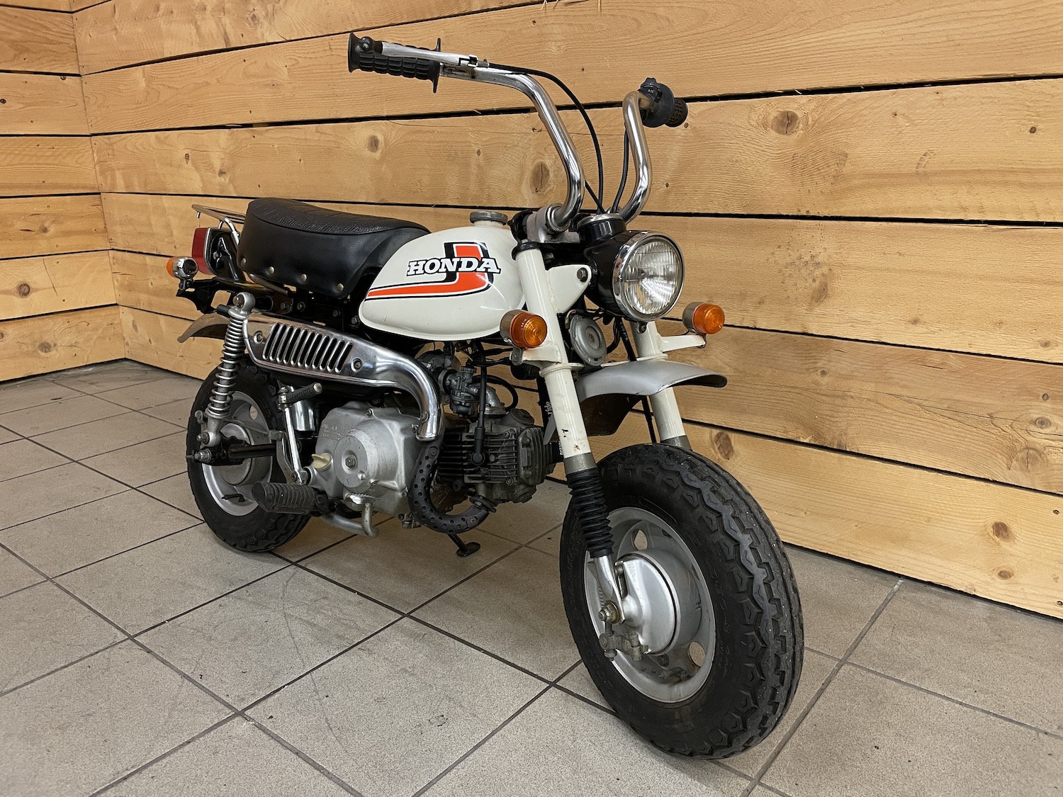 Honda_Monkey_Z50J_cezanne_classic_motorcycles_1-123.jpg