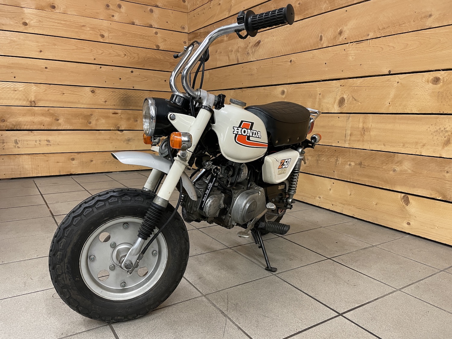 Honda_Monkey_Z50J_cezanne_classic_motorcycles_8-123.jpg