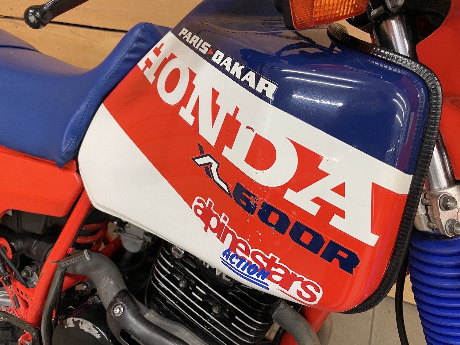 Honda_XL600R_ParisDakar_84_cezanne_classic_motorcycle_2-117.jpg
