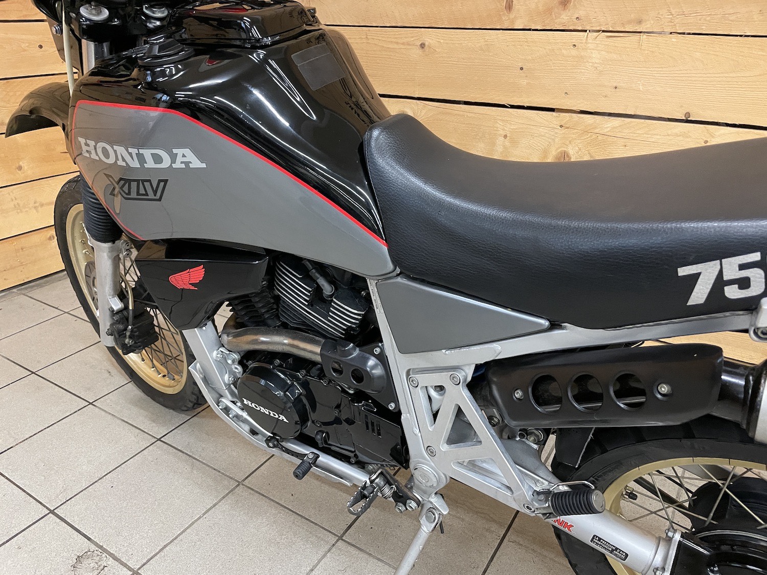 Honda_XLV_750R_cezanne_classic_motorcycles_1-118.jpg