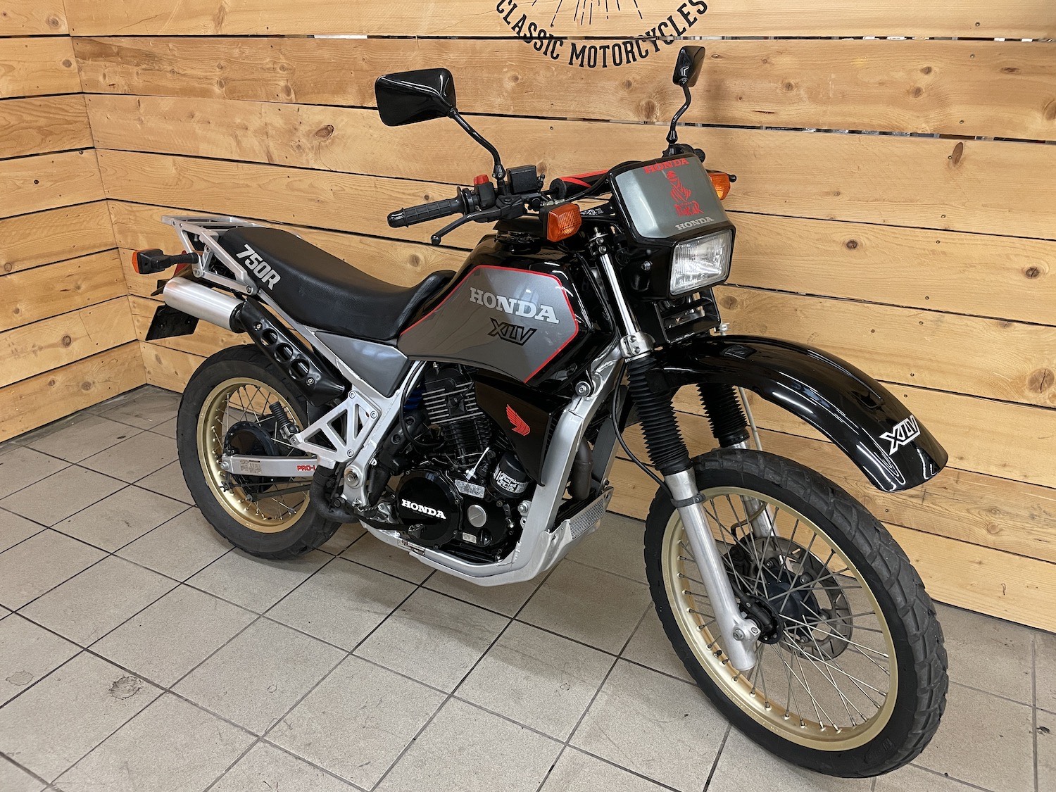 Honda_XLV_750R_cezanne_classic_motorcycles_12-118.jpg