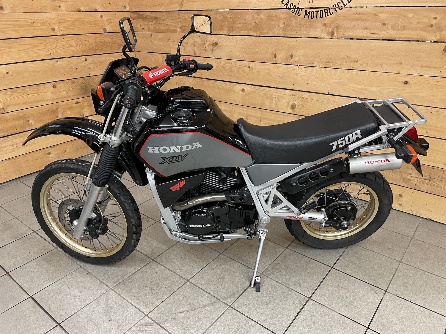 Honda_XLV_750R_cezanne_classic_motorcycles_6-118.jpg