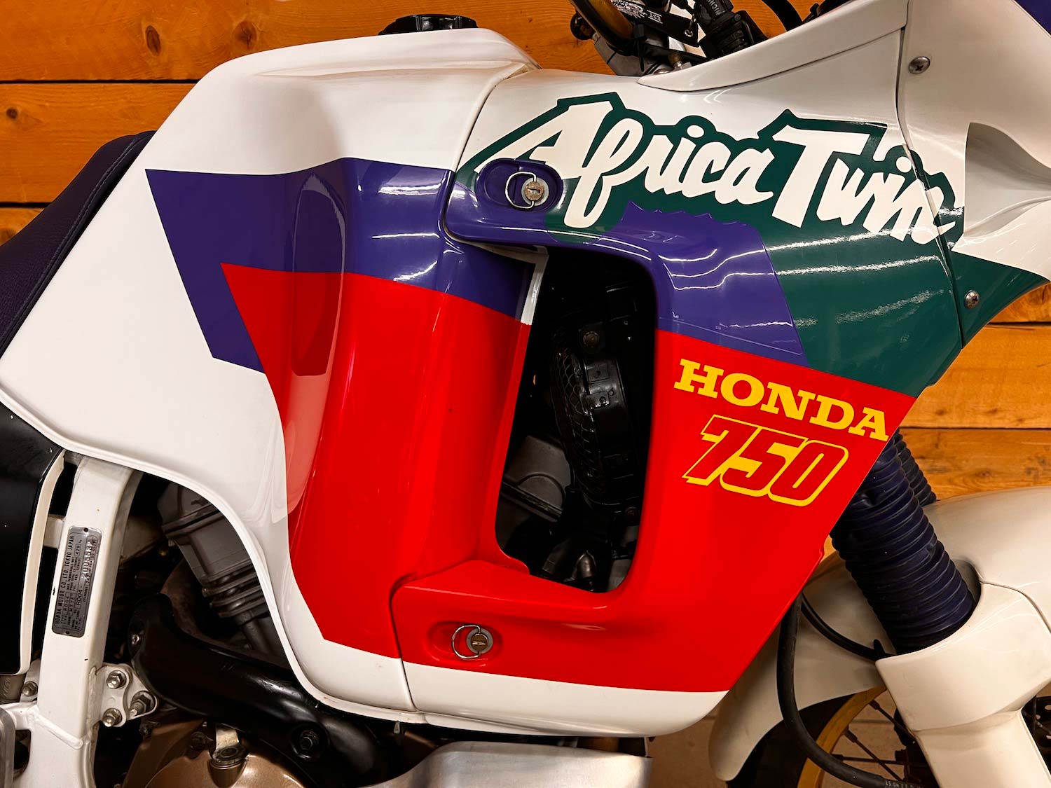 Honda_at_xrv750_cezanne_classic_Motorcycle_5-160.jpg