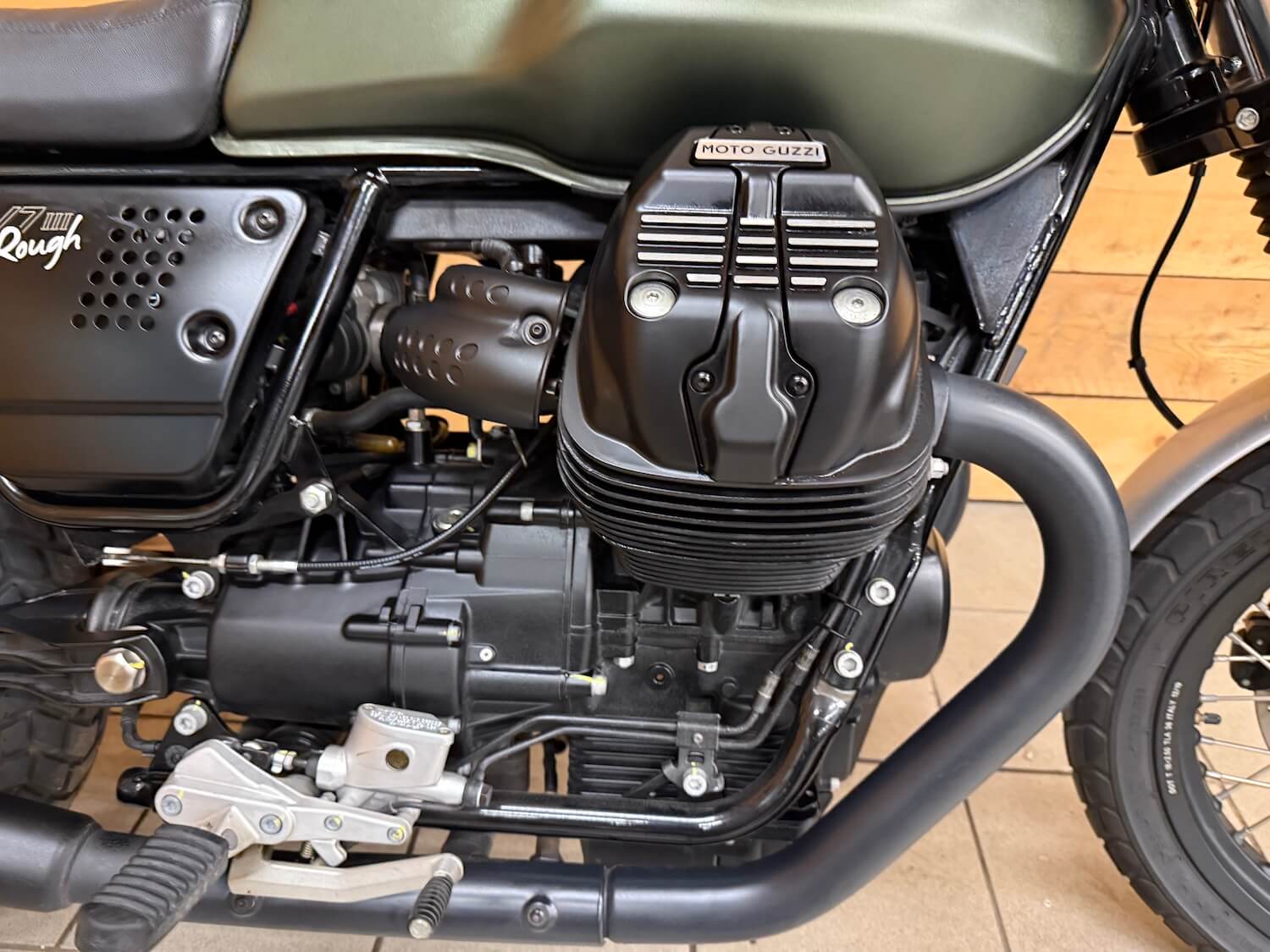 MotoGuzzi_V7_Rough_cezanne_classic_2-191.jpg