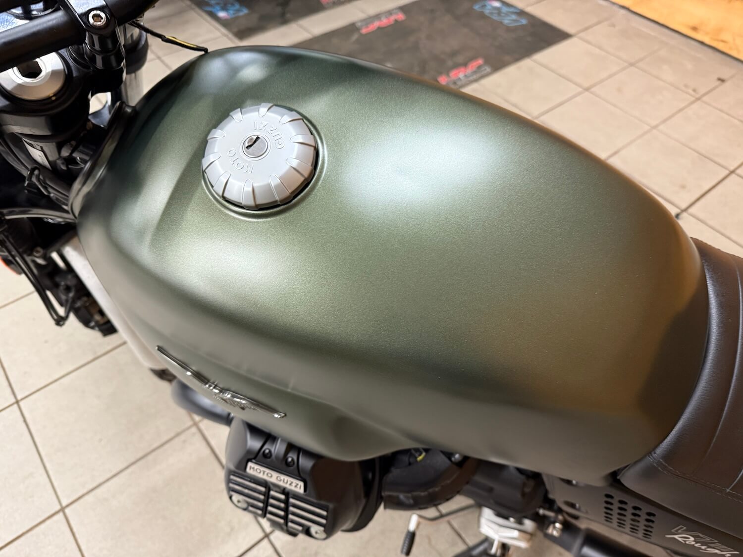 MotoGuzzi_V7_Rough_cezanne_classic_5-191.jpg
