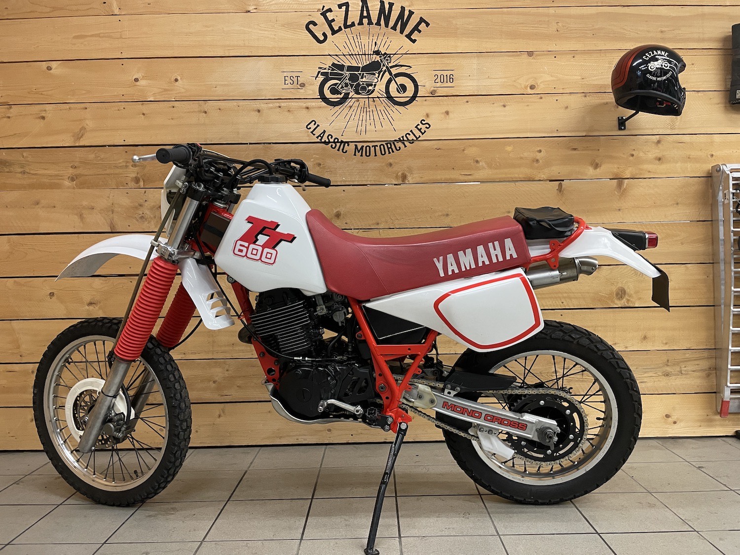 Yamaha_TT600_88_cezanne_classic_motorcycle_5-101.jpg