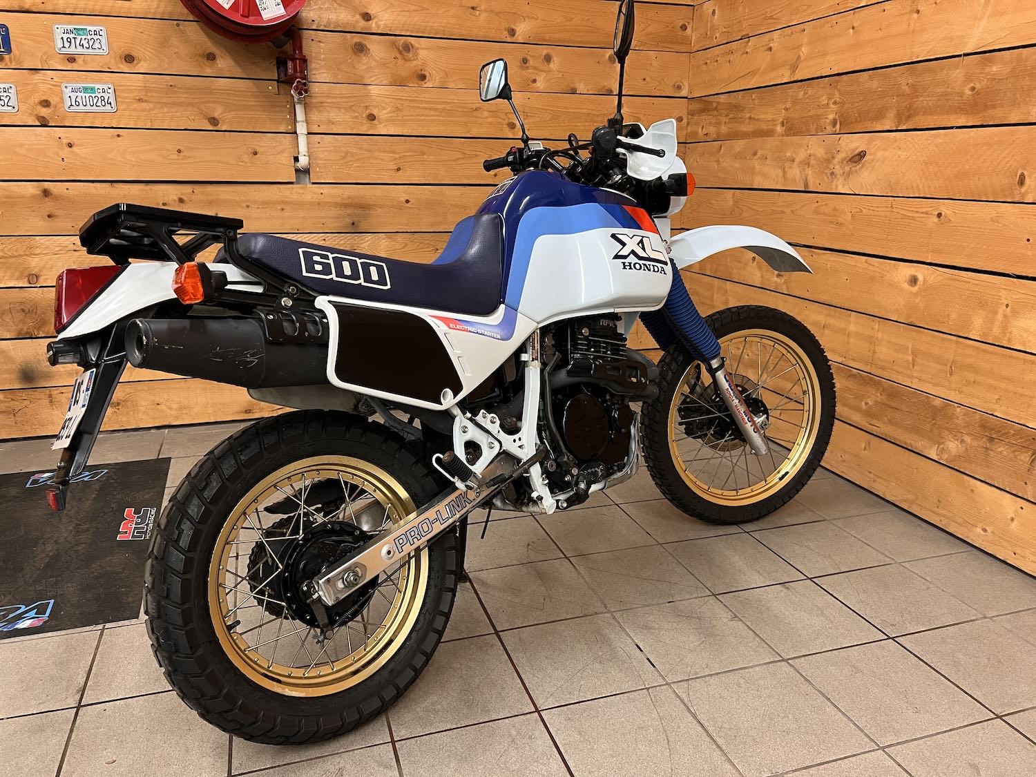 honda_xl600_cezanne_classic_7-180.jpg