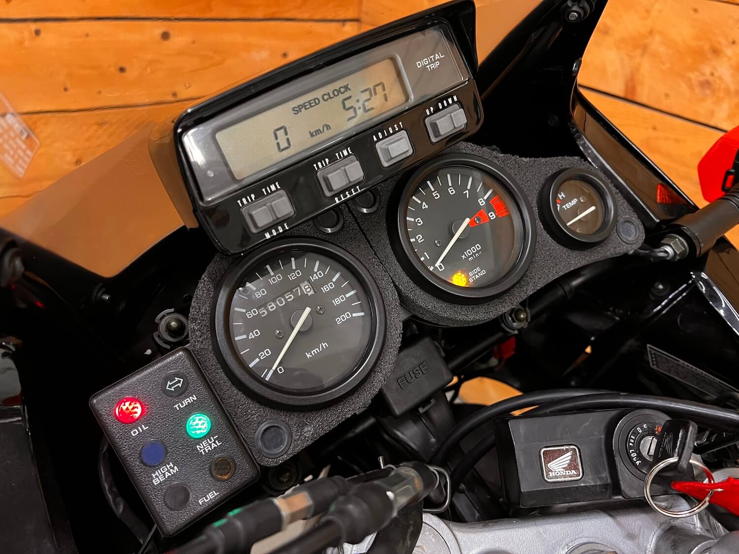 honda_xrv750_cezanne_classic_6-190.jpg