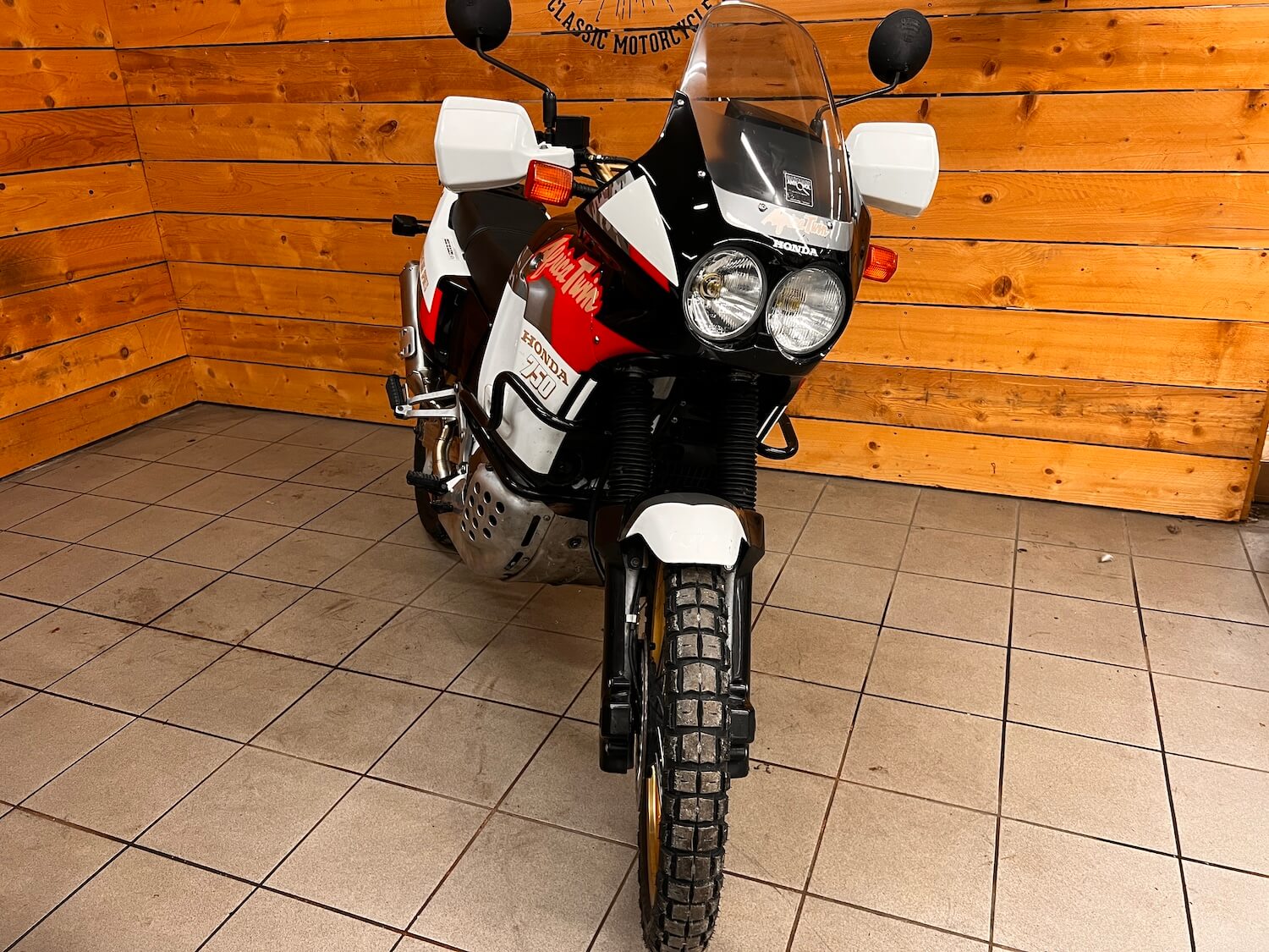 honda_xrv750_cezanne_classic_7-190.jpg