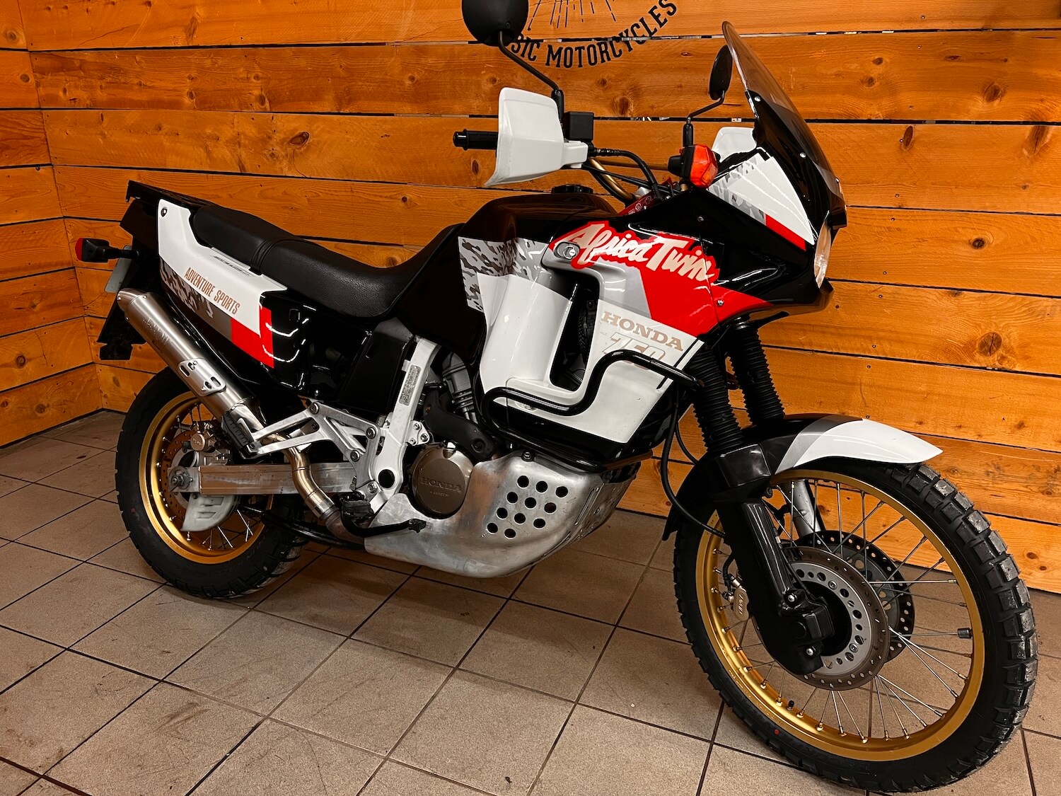 honda_xrv750_cezanne_classic_8-190.jpg