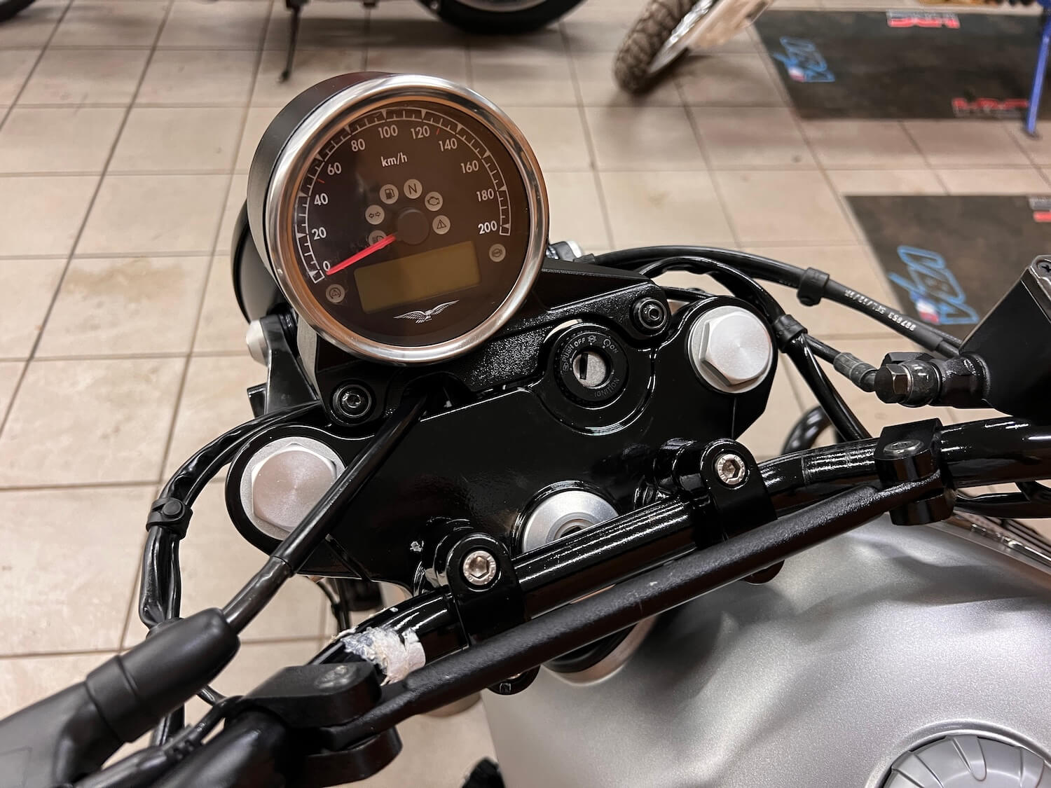 moto_guzzi_v7_Cezanne_classic_5-192.jpg