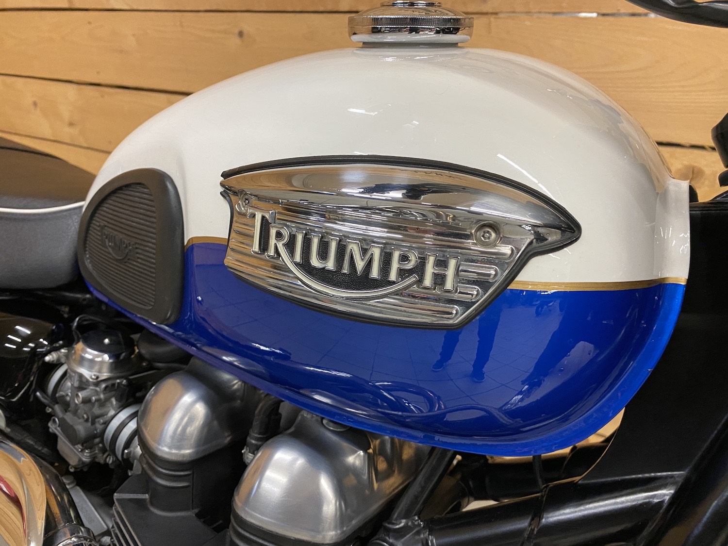 triumph_scrambler_900_cezanne_classic_motorcycle_01_70_4-86.jpg